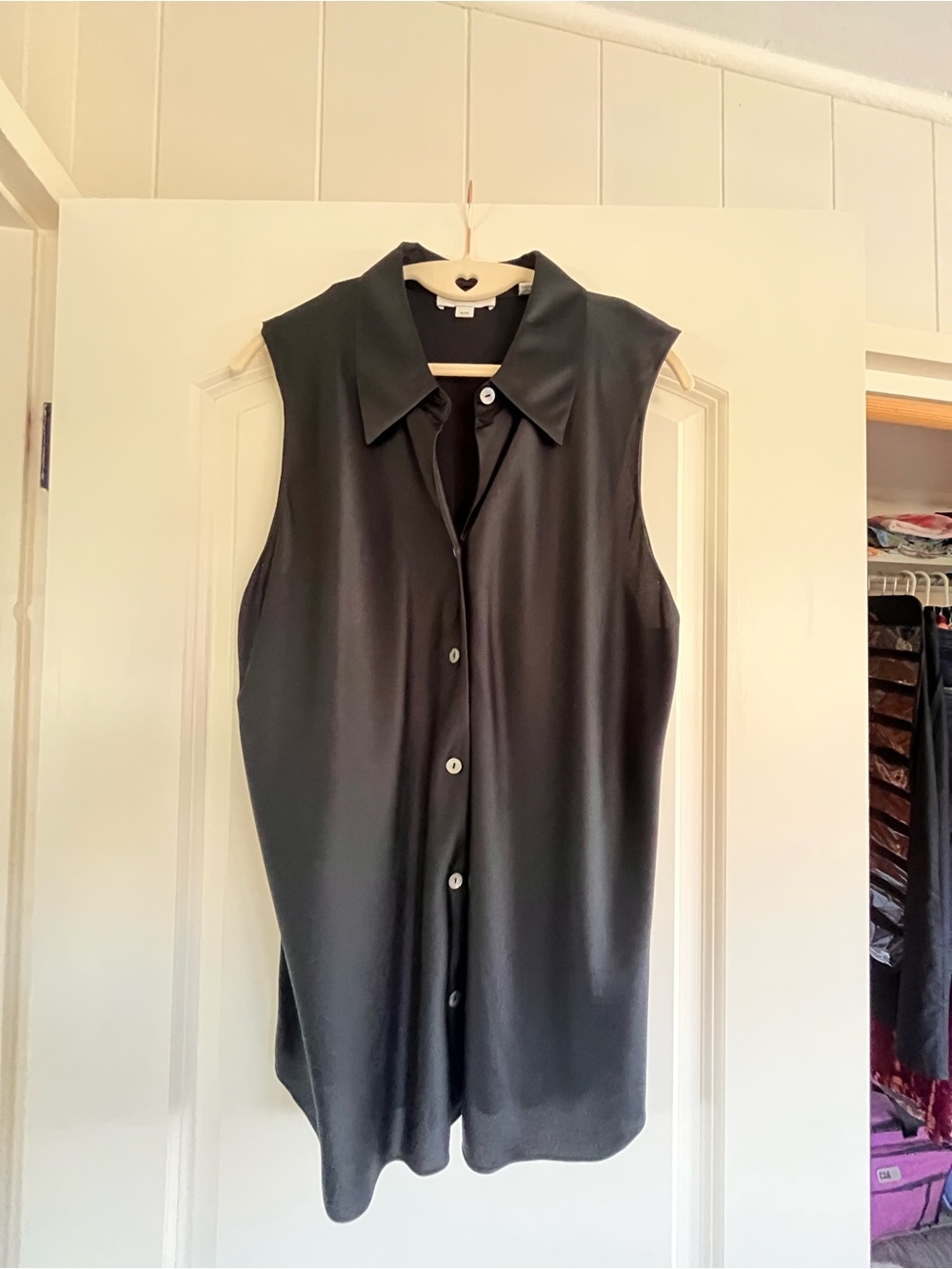 Vince Black Sleeveless Button-Down Silk Shirt